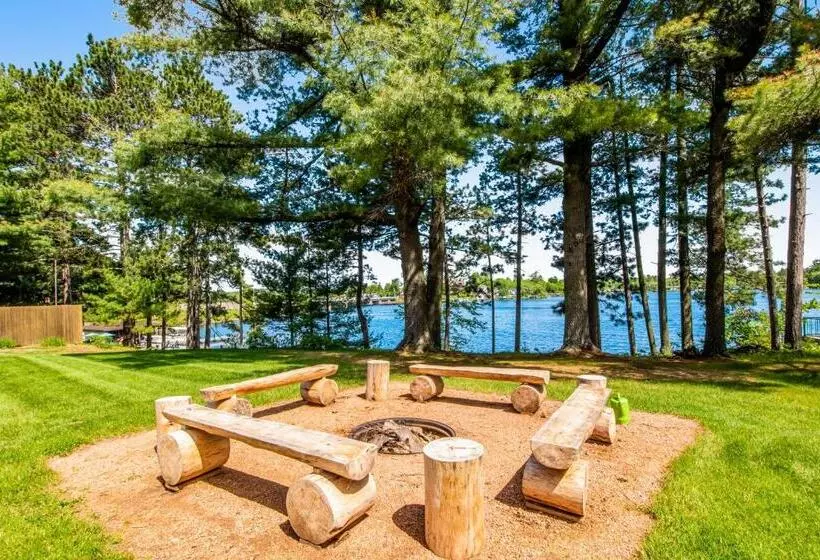 ホテル Lake Minocqua Lakeview