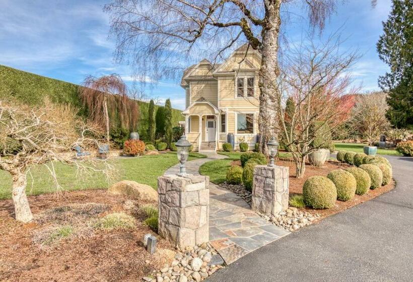 Hotel Shamrock Splendor