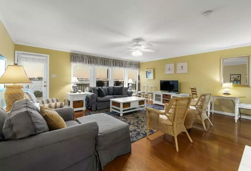 ホテル Treehouse Townhome