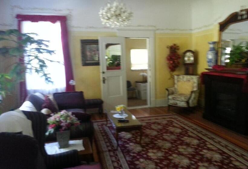 민박 Balfour House