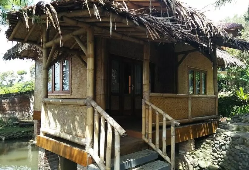 Hotel Bukit Alamanda Resort & Resto