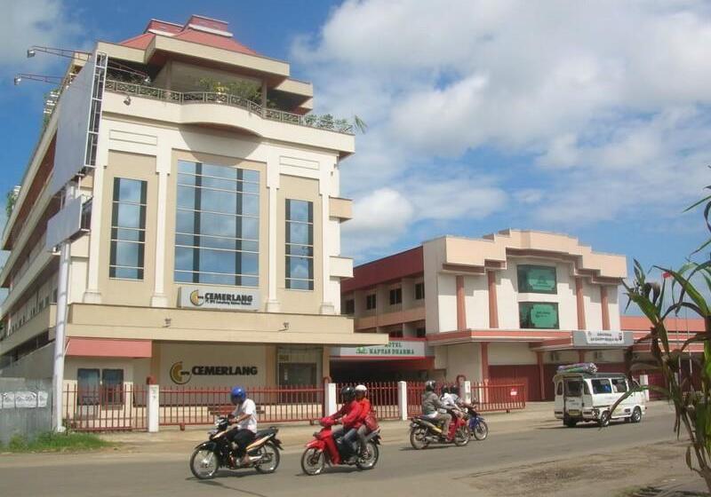 בית מלון כפרי Capital O 988 Kapuas Dharma 2