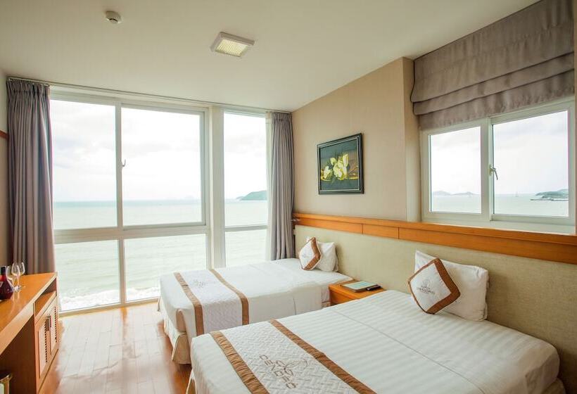 هتل Dendro Beachfront