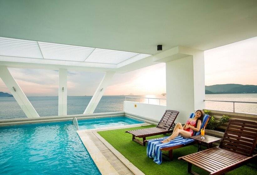 هتل Dendro Beachfront