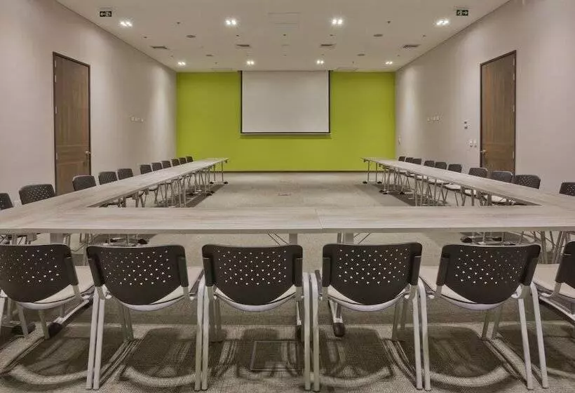 ホテル Holiday Inn Express Yopal, An Ihg