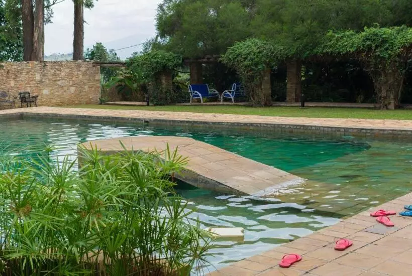 هتل Mountains Of The Moon