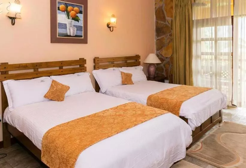 هتل Mountains Of The Moon