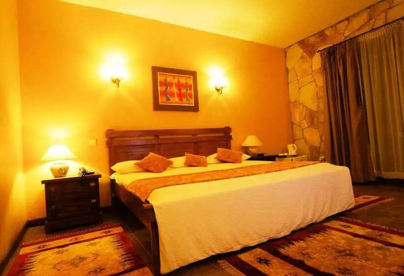 هتل Mountains Of The Moon