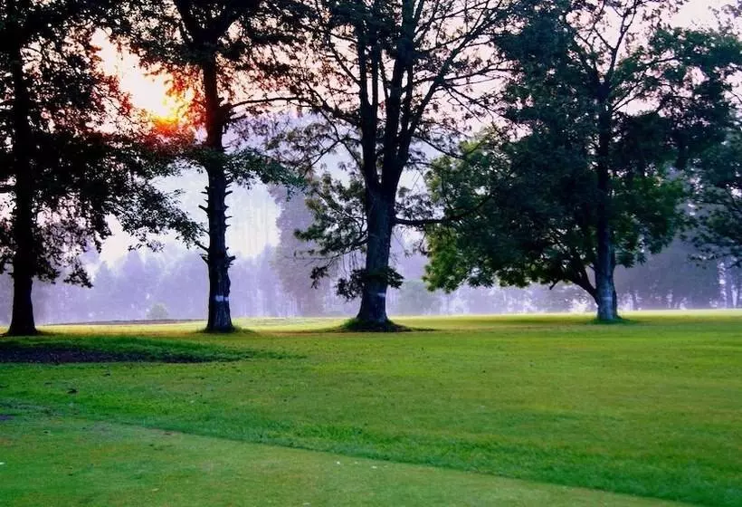 هتل Mountains Of The Moon