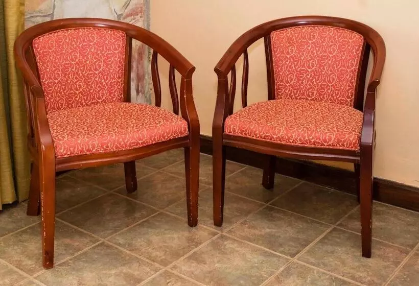 هتل Mountains Of The Moon