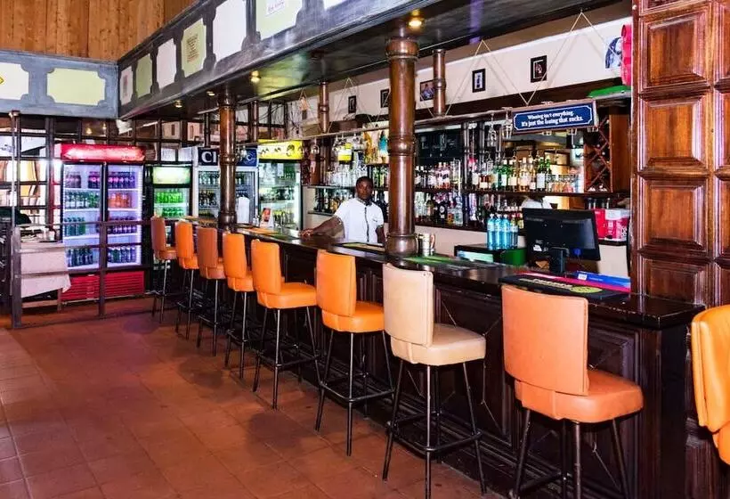 هتل Mountains Of The Moon