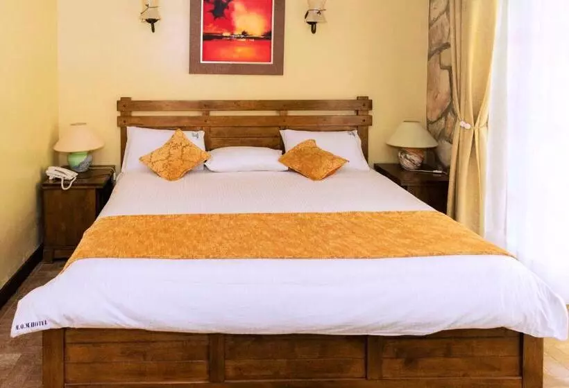 هتل Mountains Of The Moon