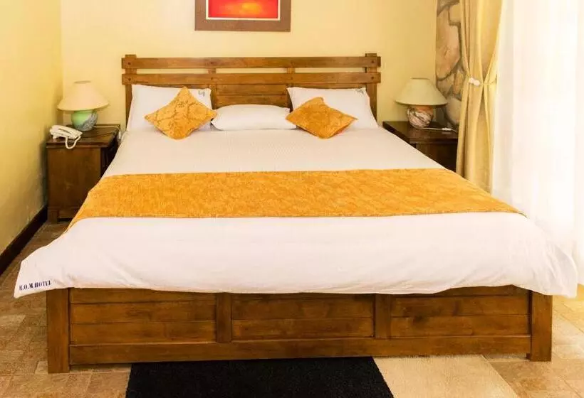 هتل Mountains Of The Moon