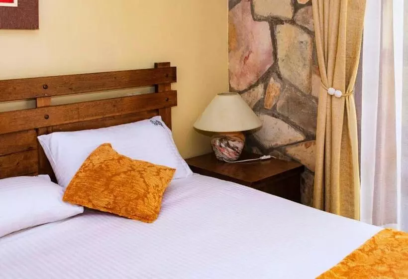 هتل Mountains Of The Moon