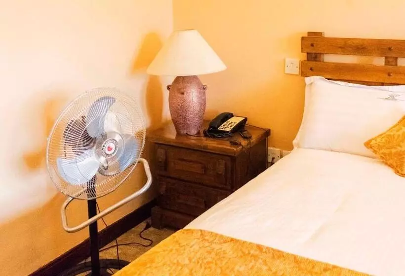 هتل Mountains Of The Moon