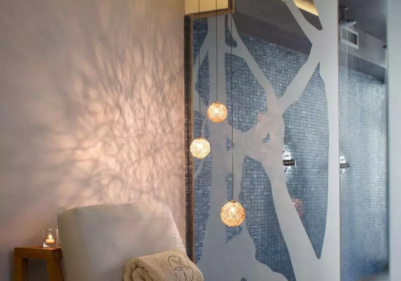 Palmon Bay Hotel & Spa