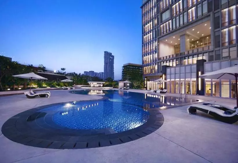 Hotel The Grove Suites By Grand Aston