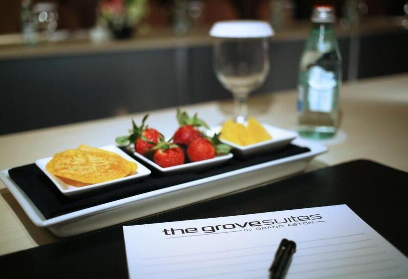 בית מלון כפרי The Grove Suites By Grand Aston