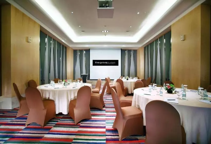 Hotel The Grove Suites By Grand Aston