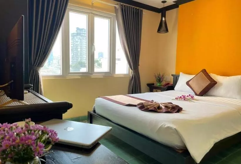 Ipeace Hotel   Bùi Viện Walking Street