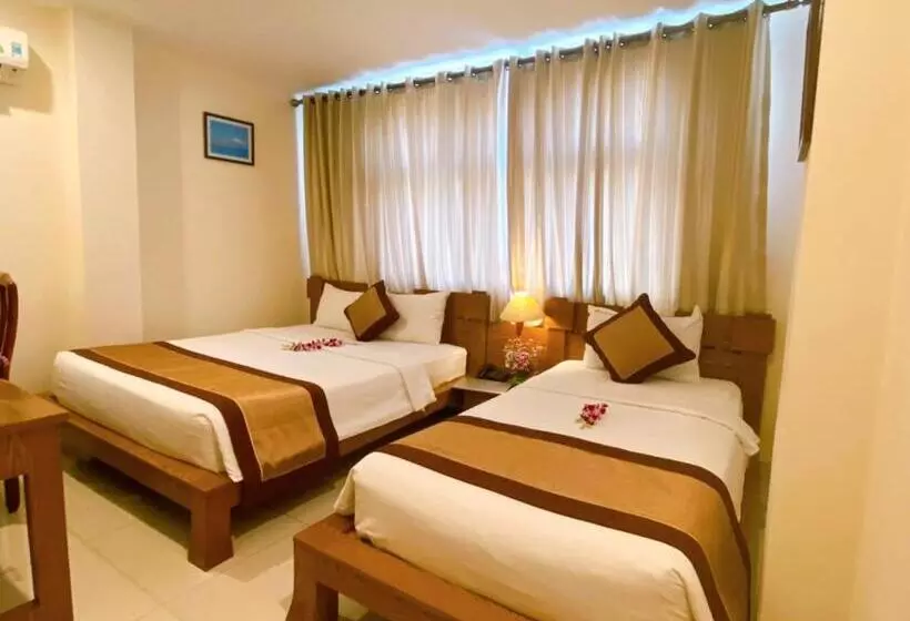 Ipeace Hotel   Bùi Viện Walking Street