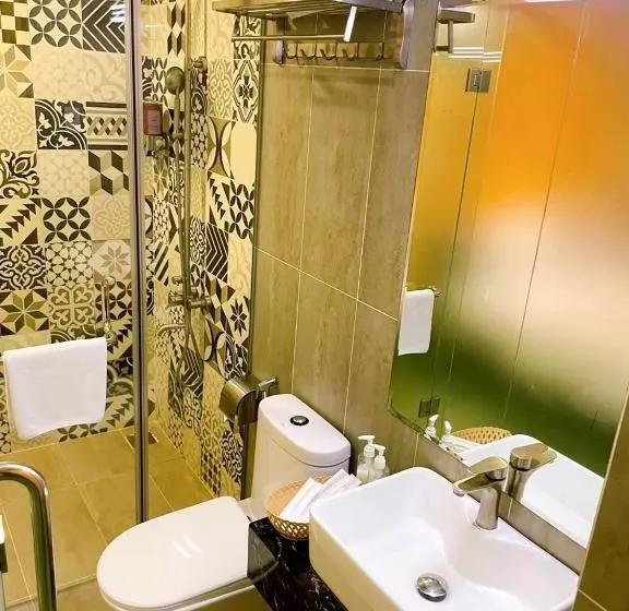 Ipeace Hotel   Bùi Viện Walking Street