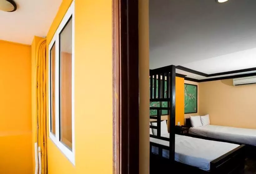 Ipeace Hotel   Bùi Viện Walking Street