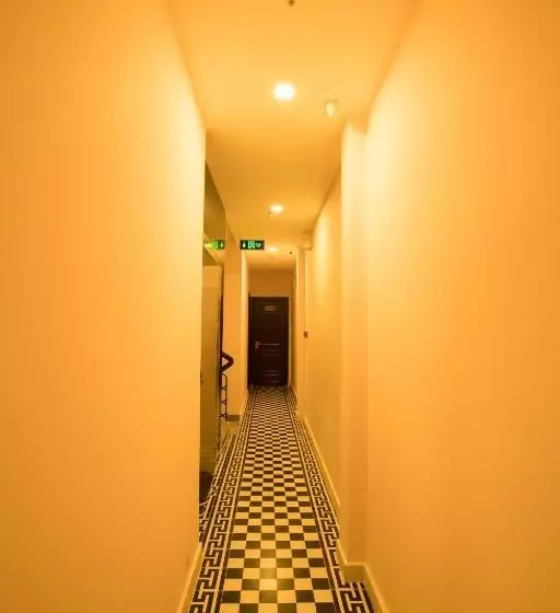 Ipeace Hotel   Bùi Viện Walking Street