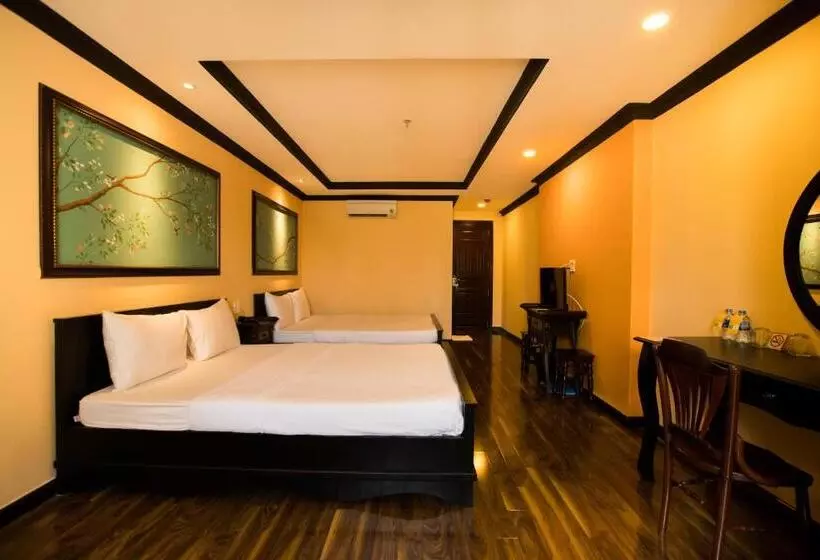 Ipeace Hotel   Bùi Viện Walking Street