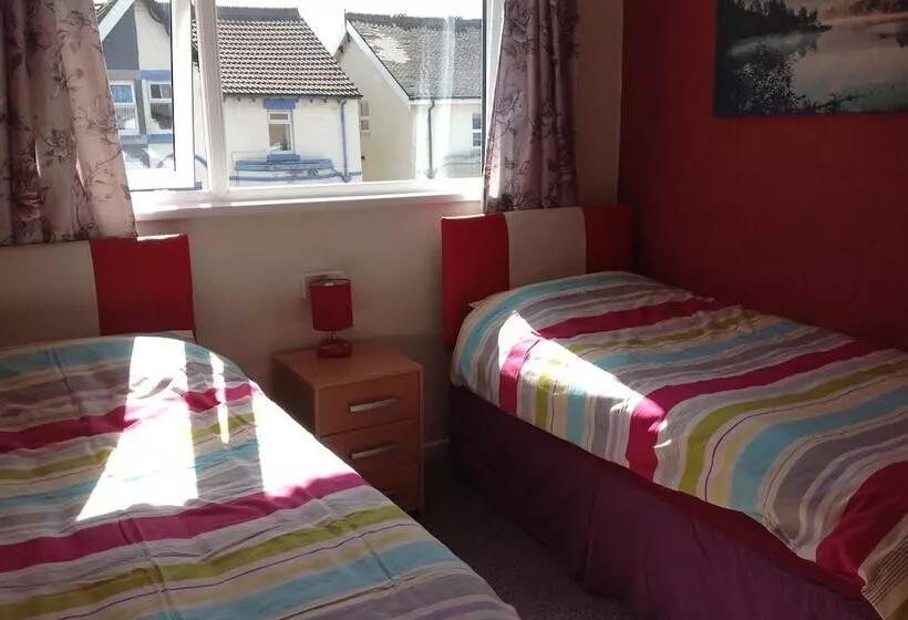 Lindisfarne Holiday Apartments Families & Couples Only