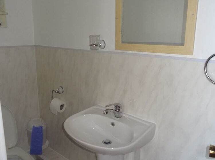 Lindisfarne Holiday Apartments   Families & Couples Only