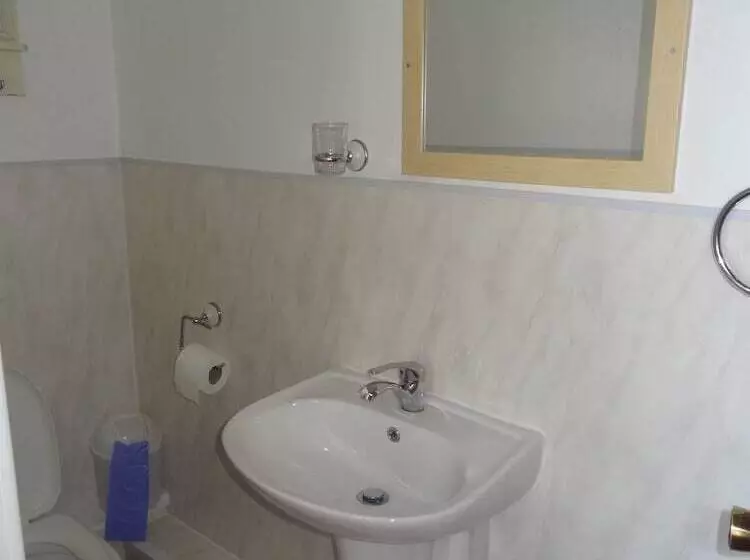 Lindisfarne Holiday Apartments Families & Couples Only