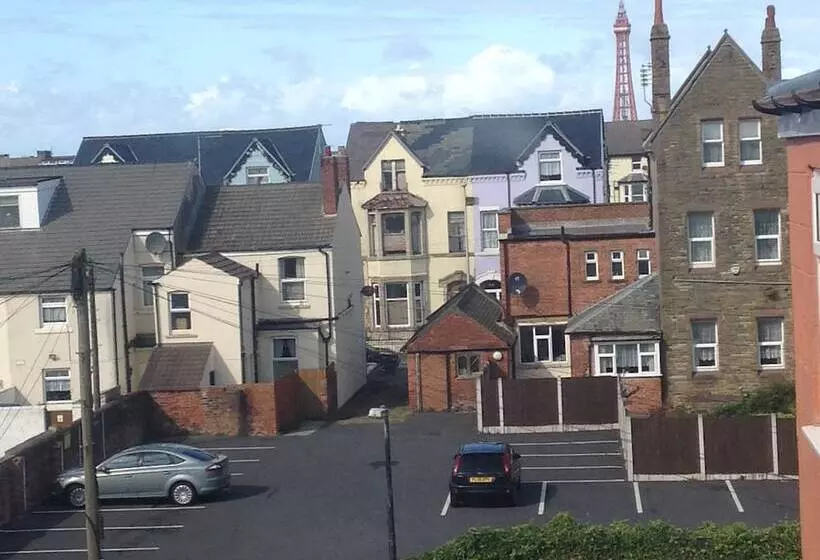 Lindisfarne Holiday Apartments Families & Couples Only