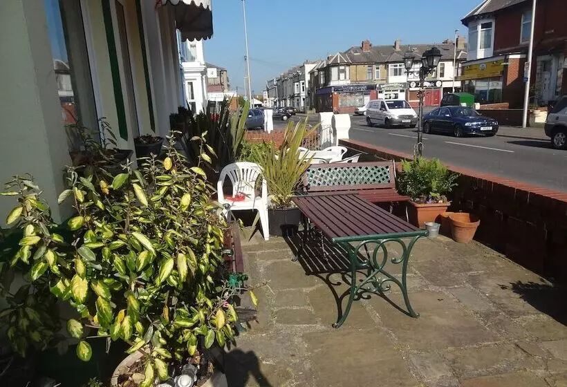 Lindisfarne Holiday Apartments Families & Couples Only