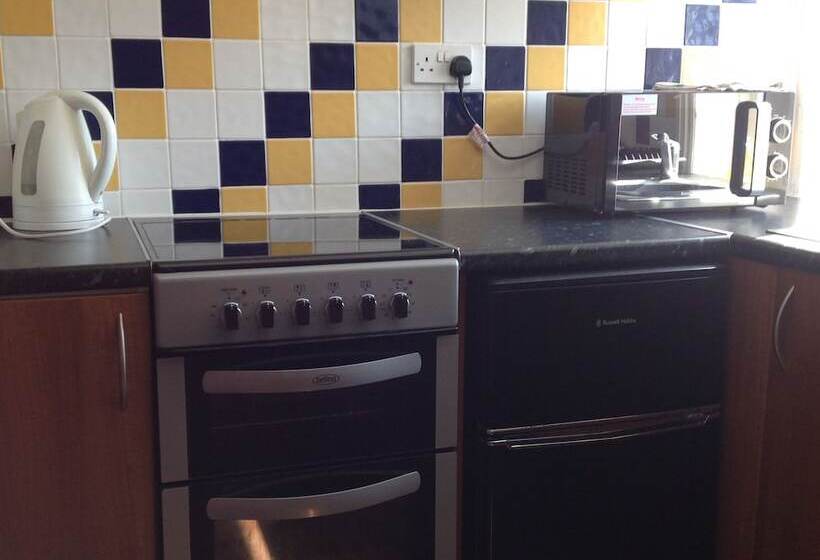 Lindisfarne Holiday Apartments   Families & Couples Only