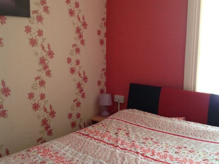 Lindisfarne Holiday Apartments   Families & Couples Only