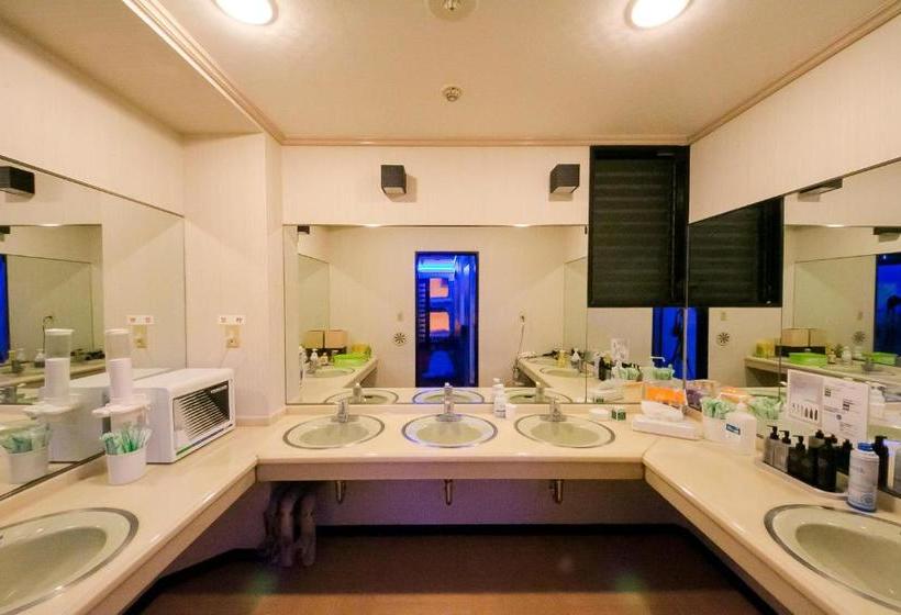 Hotel Kapsułowy Spa & Capsule Grandparkinn Sugamo Caters To Men