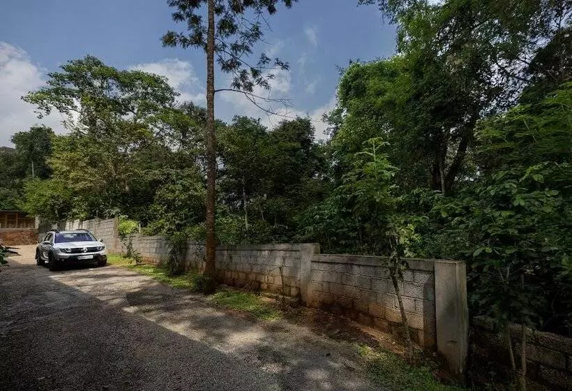 リゾートホテル Avadale Thekkady   Stag Groups Not Allowed