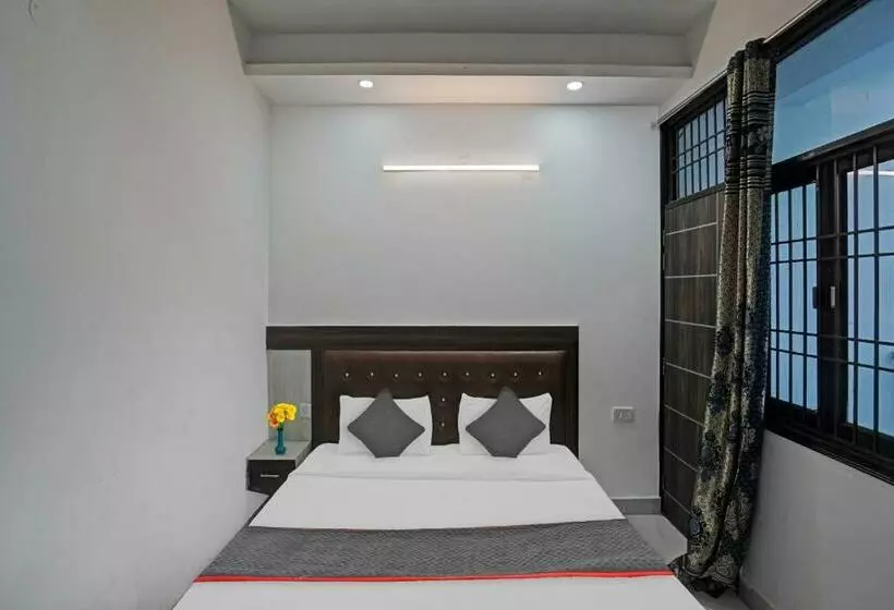 Signature Hotel Noida 62