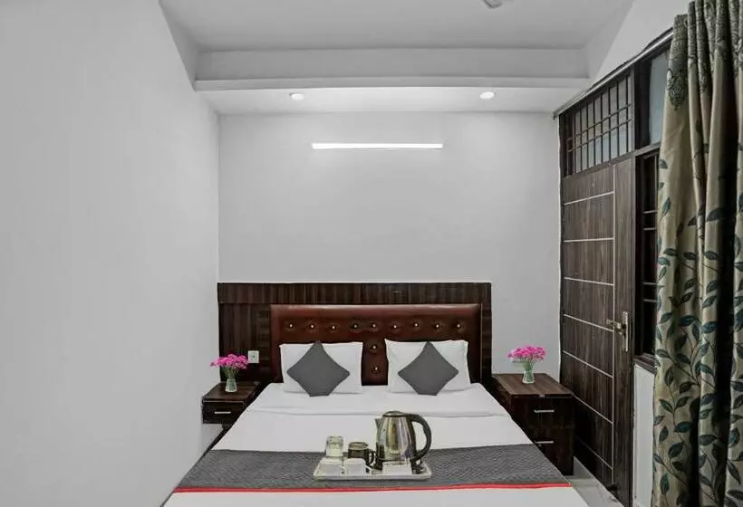 Signature Hotel Noida 62