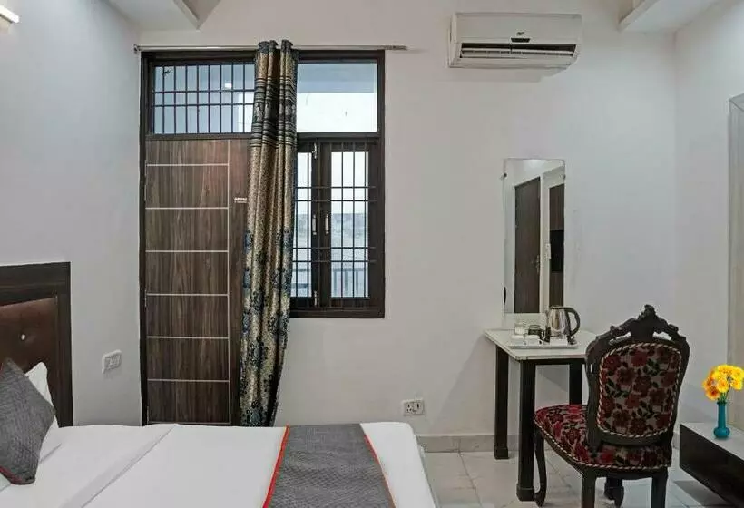 Signature Hotel Noida 62