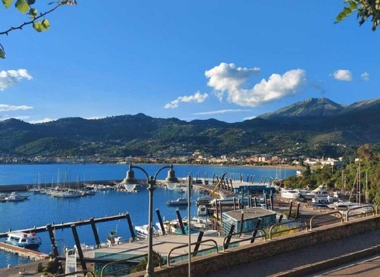 בית מלון כפרי Lanterna Verde