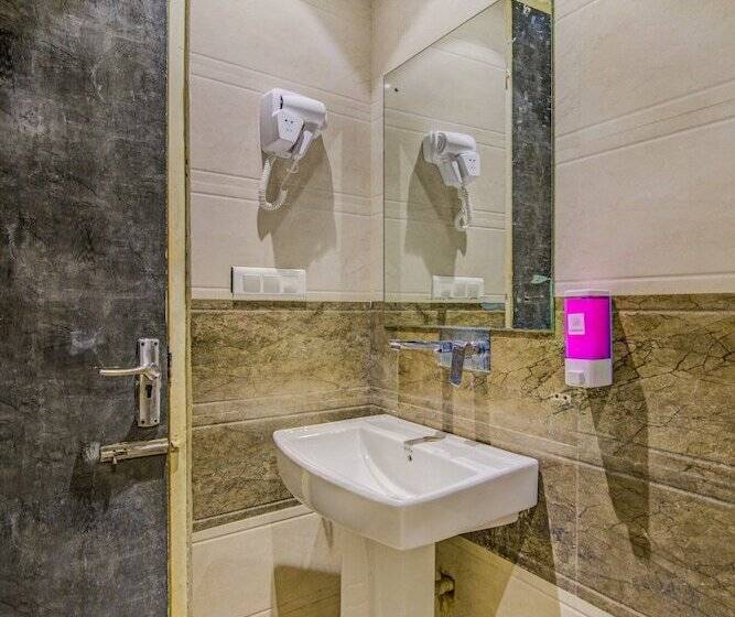 בית מלון כפרי Avalon Palms Agra