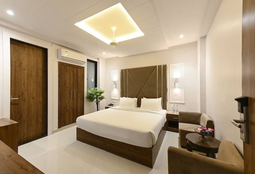 בית מלון כפרי Avalon Palms Agra