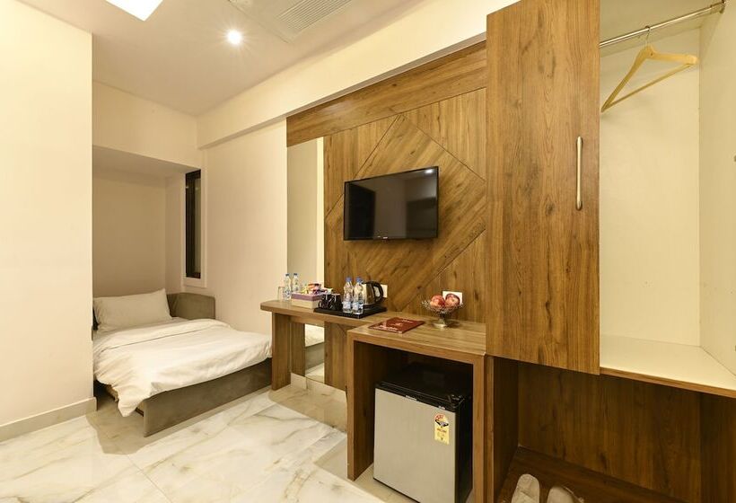 בית מלון כפרי Avalon Palms Agra