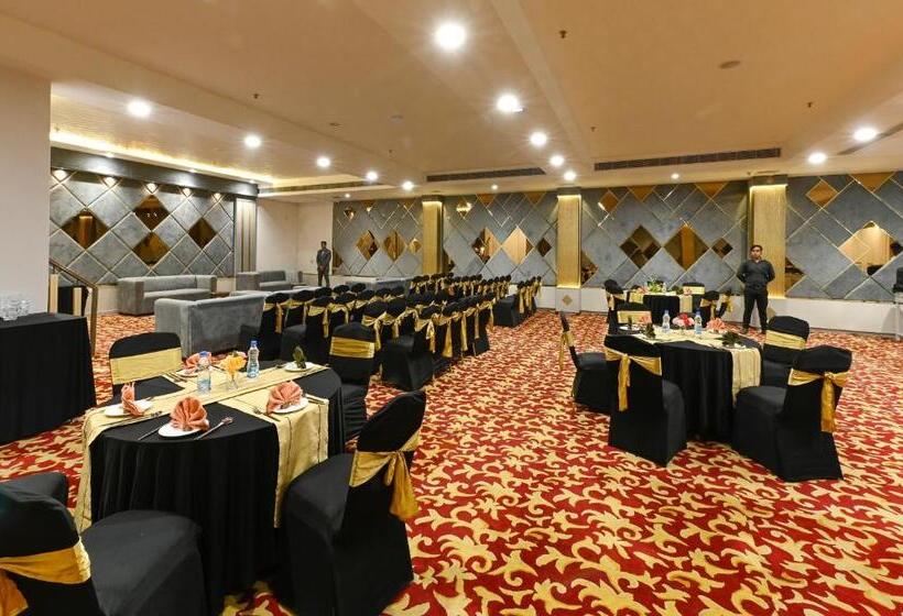 בית מלון כפרי Avalon Palms Agra