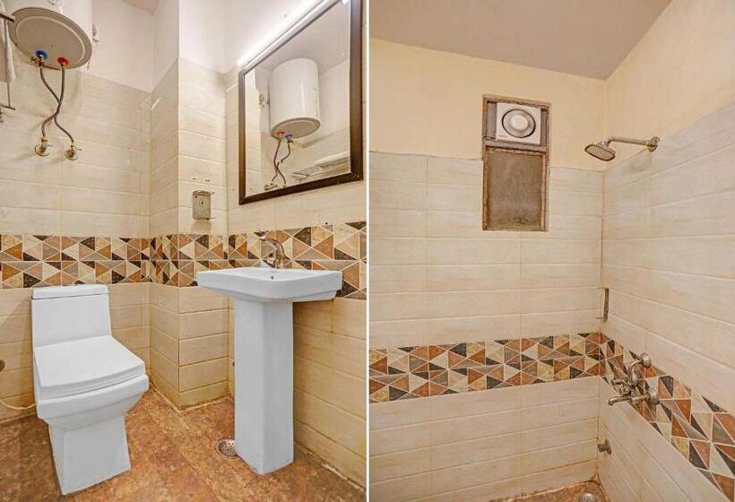 בית מלון כפרי Capital O Mt Corporate Stays Near Iskcon Temple Noida