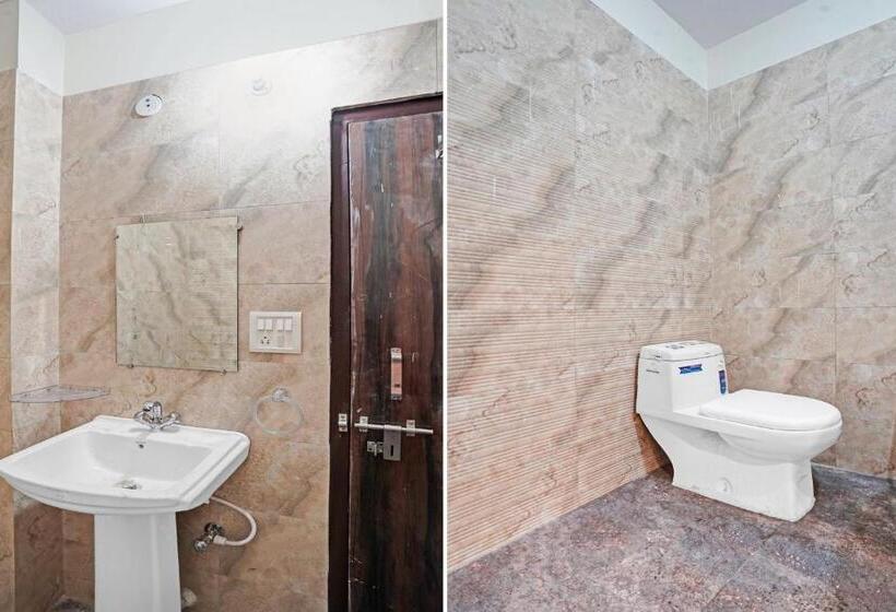 בית מלון כפרי Capital O Mt Corporate Stays Near Iskcon Temple Noida