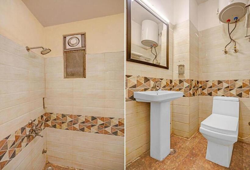 בית מלון כפרי Capital O Mt Corporate Stays Near Iskcon Temple Noida