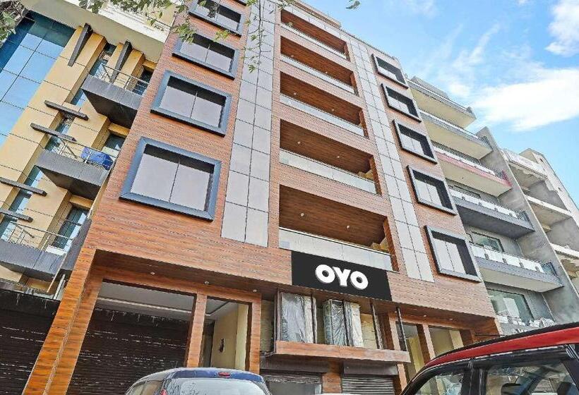 בית מלון כפרי Capital O Mt Corporate Stays Near Iskcon Temple Noida